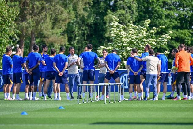 Inter Media Day ahead of 2025 UEFA Champions League final Milano, Italy. 26th, May 2025. The players of Inter unite around head coach Simone Inzaghi during a training session at the BPER Training Centre in Appiano Gentile. The Inter Open Media Day is part of the preparation for the 2025 UEFA Champions League final in Munich. Italy, Milano  Copyright: xGonzalesxPhoto TommasoxFimianox