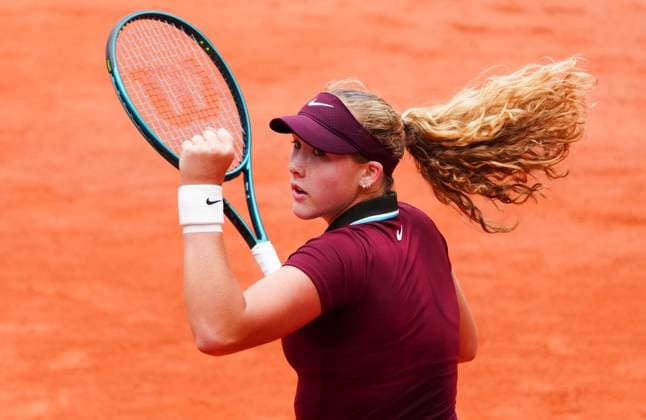 Mirra Andreeva celebrates French Open Tennis, Day Three, Tennis, Roland Garros, Paris, France - 27 May 2025 EDITORIAL USE ONLY No use with unauthorised audio, video, data, fixture lists, club league logos or live services. Online in-match use limited to 120 images, no video emulation. No use in betting, games or single club league player publications. Copyright: xJavierxGarcia Shutterstockx 15314625ac