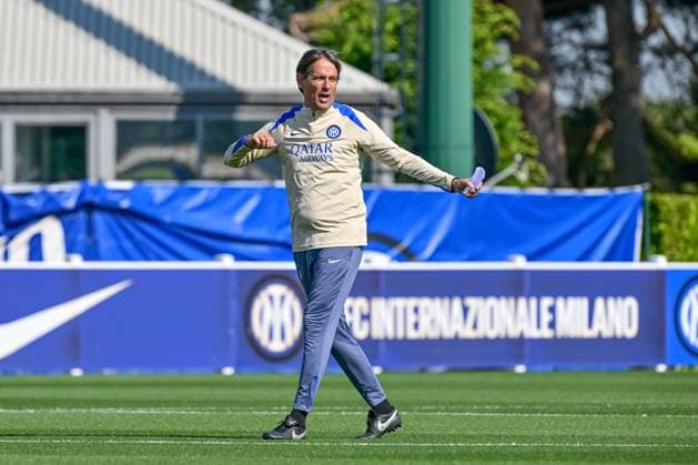 Inter Media Day ahead of 2025 UEFA Champions League final Milano, Italy. 26th, May 2025. Head coach Simone Inzaghi of Inter seen during training session at the BPER Training Centre in Appiano Gentile. The Inter Open Media Day is part of the preparation for the 2025 UEFA Champions League final in Munich. Italy, Milano  Copyright: xGonzalesxPhoto TommasoxFimianox
