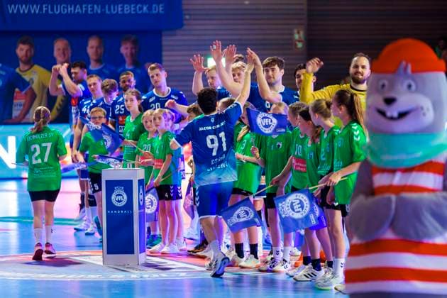 The VfL Luebeck Schwartau team during the warm-up VfL Luebeck Schwartau vs Bergischer HC, Handball, 2 Bundesliga, 26 05 25 Luebeck Schleswig Holstein Germany Copyright: xAgentur54Gradx xFelixxKoenigx