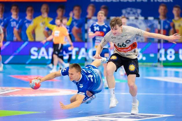 Einar Nickelsen Nr 42, VfL Luebeck Schwartau vs Julian Fuchs Nr 46, Bergischer HC VfL Luebeck Schwartau vs Bergischer HC, Handball, 2 Bundesliga, 26 05 25 Luebeck Schleswig Holstein Germany Copyright: xAgentur54Gradx xFelixxKoenigx