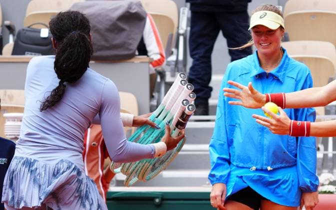 A ballboy delivers racquets to Coco Gauff after she walked onto court with an empty racquet bag as her opponent Olivia Gadecki looks on grinning French Open Tennis, Day Three, Tennis, Roland Garros, Paris, France - 27 May 2025 EDITORIAL USE ONLY No use with unauthorised audio, video, data, fixture lists, club league logos or live services. Online in-match use limited to 120 images, no video emulation. No use in betting, games or single club league player publications. Copyright: xJavierxGarcia Shutterstockx 15314625ap