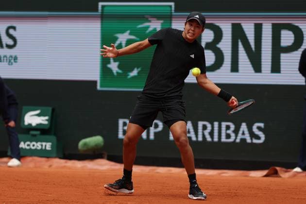 ROLAND GARROS 2025 Thierry Larret MAXPPP - PARIS (75) 27 05 2025 Thierry Larret Maxppp. Tennis. Roland Garros 2025. Internationaux de France de tennis. Stade Roland Garros, Paris (75). Le 27 mai. Court Suzanne Lenglen : Alexander ZVEREV (GER) vs Learner Tien (USA) - Tennis. Roland Garros 2025. French Open tennis tournament. Roland Garros Stadium, Paris (75) PARIS (75) STADE ROLAND GARROS PARIS ILE DE FRANCE FRANCE  Copyright: xMAXPPPxThierryxLarretx TLR202505279940 TLR202505279940