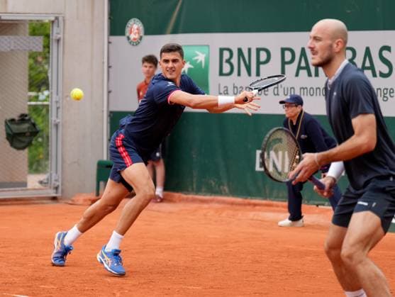 TENNIS - French Open 2025 PARIS,FRANCE,27.MAY.25 - TENNIS - ATP, Tennis Herren World Tour, French Open, Roland Garros, Grand Slam. Image shows Alexander Erler(AUT) and Constantin Frantzen (GER).  GEPAxpictures xMichaelxRiedler