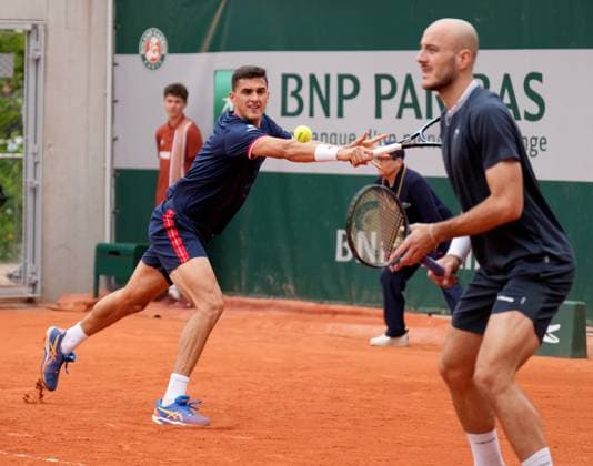 TENNIS - French Open 2025 PARIS,FRANCE,27.MAY.25 - TENNIS - ATP, Tennis Herren World Tour, French Open, Roland Garros, Grand Slam. Image shows Alexander Erler(AUT) and Constantin Frantzen (GER).  GEPAxpictures xMichaelxRiedler