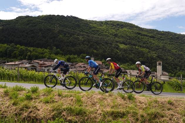 The pack rides during the stage 16 of the Giro d™Italia from Piazzola sul Brenta to San Valentino (Brentonico), Italy - Tuesday, May 27, 2025. - cycling.  Copyright: xFabioxFerrari LaPressex