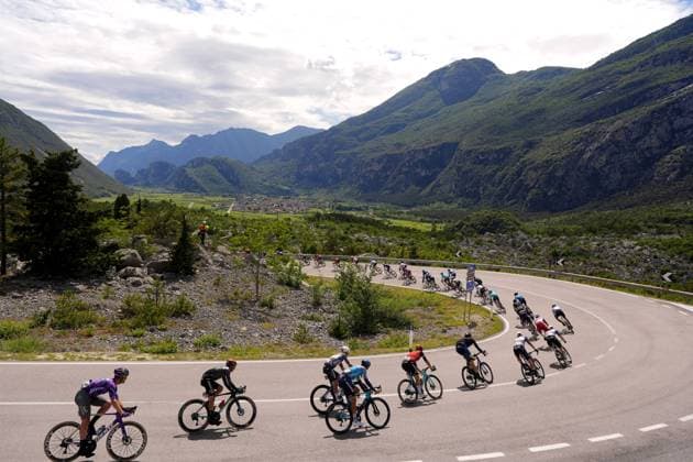 The pack rides during the stage 16 of the Giro d™Italia from Piazzola sul Brenta to San Valentino (Brentonico), Italy - Tuesday, May 27, 2025. - cycling.  Copyright: xFabioxFerrari LaPressex