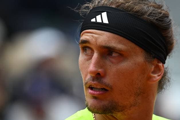 Roland Garros 2025: Alexander Zverev (GER) during the tennis match against Learner Tien in the Men s Singles on Court Suzanne-Lenglen during the Grand Slam tennis tournament on May 27, 2025 at Roland Garros Stadium in Paris, France. - 27 05 2025 - France Ile-de-France (region) Paris -  JulienxMattiax xLexPictorium LePictorium_0308962
