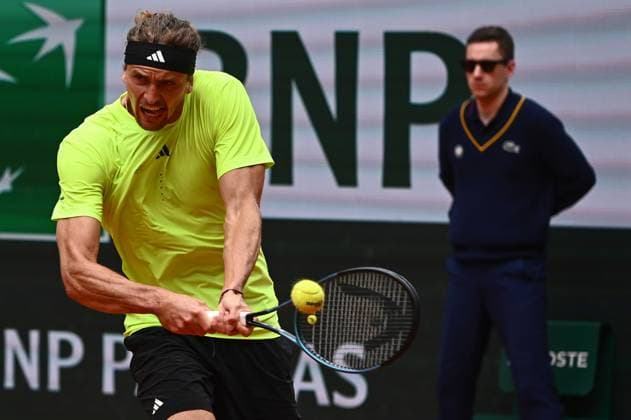 Roland Garros 2025: Alexander Zverev (GER) during the tennis match against Learner Tien in the Men s Singles on Court Suzanne-Lenglen during the Grand Slam tennis tournament on May 27, 2025 at Roland Garros Stadium in Paris, France. - 27 05 2025 - France Ile-de-France (region) Paris -  JulienxMattiax xLexPictorium LePictorium_0308963