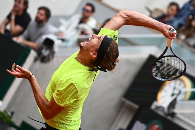 Roland Garros 2025: Alexander Zverev (GER) during the tennis match against Learner Tien in the Men s Singles on Court Suzanne-Lenglen during the Grand Slam tennis tournament on May 27, 2025 at Roland Garros Stadium in Paris, France. - 27 05 2025 - France Ile-de-France (region) Paris -  JulienxMattiax xLexPictorium LePictorium_0308964