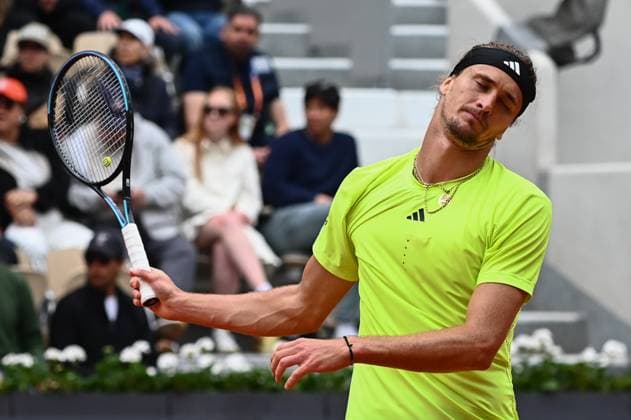 Roland Garros 2025: Alexander Zverev (GER) during the tennis match against Learner Tien in the Men s Singles on Court Suzanne-Lenglen during the Grand Slam tennis tournament on May 27, 2025 at Roland Garros Stadium in Paris, France. - 27 05 2025 - France Ile-de-France (region) Paris -  JulienxMattiax xLexPictorium LePictorium_0308965