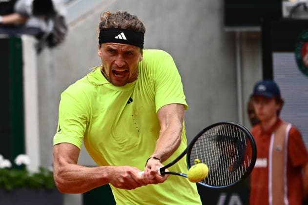 Roland Garros 2025: Alexander Zverev (GER) during the tennis match against Learner Tien in the Men s Singles on Court Suzanne-Lenglen during the Grand Slam tennis tournament on May 27, 2025 at Roland Garros Stadium in Paris, France. - 27 05 2025 - France Ile-de-France (region) Paris -  JulienxMattiax xLexPictorium LePictorium_0308966