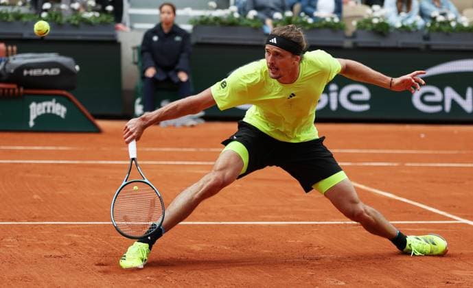 (250527) -- PARIS, May 27, 2025 -- Alexander Zverev hits a return during the men s singles first round match between Alexander Zverev of Germany and Learner Tien of the United States at the French Open tennis tournament at Roland Garros, Paris, France, May 27, 2025. ) (SP)FRANCE-PARIS-TENNIS-FRENCH OPEN-MEN S SINGLES GaoxJing 