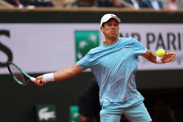 ROLAND GARROS 2025 Thierry Larret MAXPPP - PARIS (75) 27 05 2025 Thierry Larret Maxppp. Tennis. Roland Garros 2025. Internationaux de France de tennis. Stade Roland Garros, Paris (75). Le 27 mai. Court Phillipe Chatrier : Mackenzie McDONALD (USA) vs Novak DJOKOVIC (SRB); DJOKOVIC DISCUTE AVEC LE JUGE ARBITRE - Tennis. Roland Garros 2025. French Open tennis tournament. Roland Garros Stadium, Paris (75) PARIS (75) STADE ROLAND GARROS PARIS ILE DE FRANCE FRANCE  Copyright: xMAXPPPxThierryxLarretx TLR202505270405 TLR202505270405