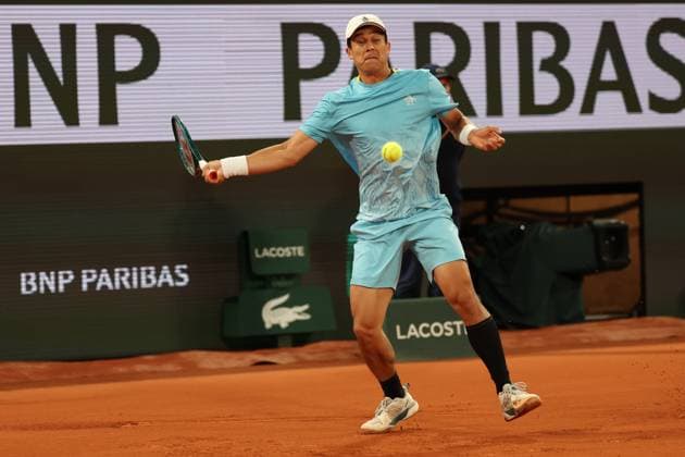ROLAND GARROS 2025 Thierry Larret MAXPPP - PARIS (75) 27 05 2025 Thierry Larret Maxppp. Tennis. Roland Garros 2025. Internationaux de France de tennis. Stade Roland Garros, Paris (75). Le 27 mai. Court Phillipe Chatrier : Mackenzie McDONALD (USA) vs Novak DJOKOVIC (SRB); DJOKOVIC DISCUTE AVEC LE JUGE ARBITRE - Tennis. Roland Garros 2025. French Open tennis tournament. Roland Garros Stadium, Paris (75) PARIS (75) STADE ROLAND GARROS PARIS ILE DE FRANCE FRANCE  Copyright: xMAXPPPxThierryxLarretx TLR202505270417 TLR202505270417