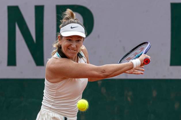 2025 French Open - Day Three Victoria Azarenka returns the ball against Yanina Wickmayer at the Roland Garros Grand Slam Tournament in Paris, France, on May 27, 2025. Paris France  Copyright: xRobertxSzaniszlox originalFilename:szaniszlo-notitle250527_npKxW.jpg