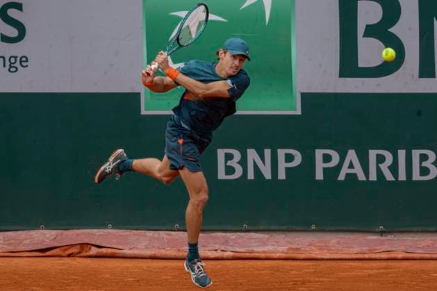 2025 French Open - Day Three Alex De Minaur returns the ball against Laslo Djere at the Roland Garros Grand Slam Tournament in Paris, France, on May 27, 2025. Paris France  Copyright: xRobertxSzaniszlox originalFilename:szaniszlo-notitle250527_npKj7.jpg