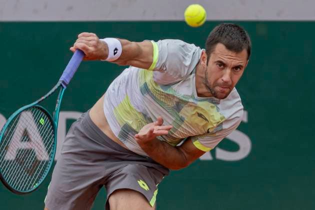 2025 French Open - Day Three Laslo Djere serves against Alex De Minaur at the Roland Garros Grand Slam Tournament in Paris, France, on May 27, 2025. Paris France  Copyright: xRobertxSzaniszlox originalFilename:szaniszlo-notitle250527_npnOv.jpg