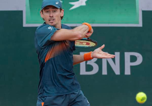 2025 French Open - Day Three Alex De Minaur returns the ball against Laslo Djere at the Roland Garros Grand Slam Tournament in Paris, France, on May 27, 2025. Paris France  Copyright: xRobertxSzaniszlox originalFilename:szaniszlo-notitle250527_npnX4.jpg