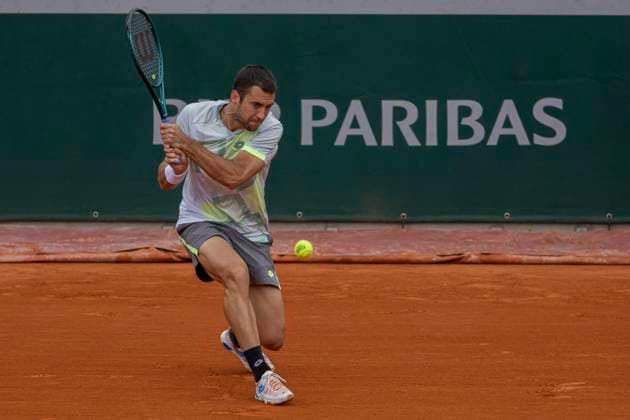 2025 French Open - Day Three Laslo Djere returns the ball against Alex De Minaur at the Roland Garros Grand Slam Tournament in Paris, France, on May 27, 2025. Paris France  Copyright: xRobertxSzaniszlox originalFilename:szaniszlo-notitle250527_nprhs.jpg