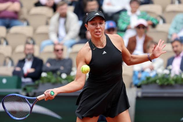Jessica Pegula of the US plays against Anca Todoni of Romania during their first-round match at the French Tennis Open in Roland Garros in Paris, France, on Tuesday, May 27, 2025. Pegula won 6-2, 6-4.  PAR20250527202 MAYAxVIDON-WHITE