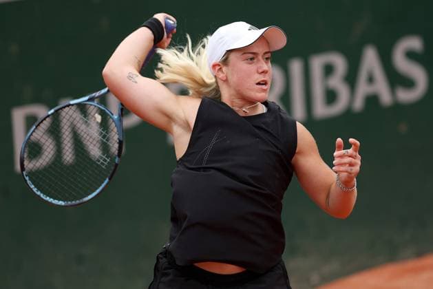 Sonay Kartal of GB in action French Open Tennis, Day Three, Tennis, Roland Garros, Paris, France - 27 May 2025 EDITORIAL USE ONLY No use with unauthorised audio, video, data, fixture lists, club league logos or live services. Online in-match use limited to 120 images, no video emulation. No use in betting, games or single club league player publications. Copyright: xEllaxLing Shutterstockx 15318999p