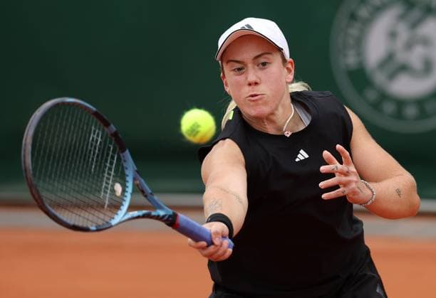 Sonay Kartal of GB in action French Open Tennis, Day Three, Tennis, Roland Garros, Paris, France - 27 May 2025 EDITORIAL USE ONLY No use with unauthorised audio, video, data, fixture lists, club league logos or live services. Online in-match use limited to 120 images, no video emulation. No use in betting, games or single club league player publications. Copyright: xEllaxLing Shutterstockx 15318999q