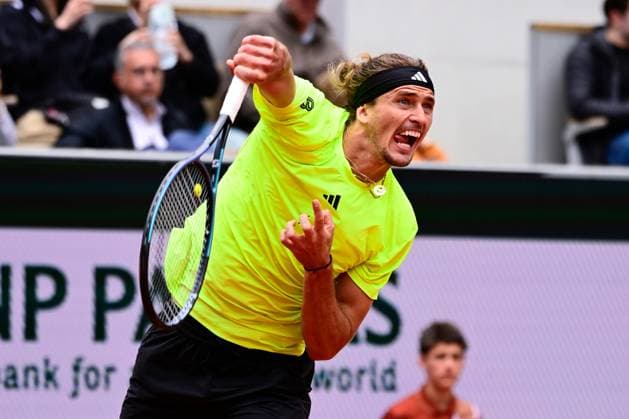 TENNIS : Roland Garros 2025 - Internationaux de France - 27 05 2025 Alexander Zverev ( Germany ) serves during the 2025 French Open at Roland Garros on May 27, 2025 in Paris, France. ( Photo Dante Badano PSNewz ) - ParisFrance  Copyright: xx