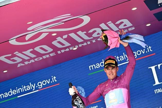 May 27, 2025, San Valentino, ITALY: Danish rider Mads Pedersen of Lidl - Trek team retaining the points classification leader s cyclamen jersey, poses on the podium after 16th stage of the 108 Giro d Italia 2025, cycling race over 203 km from Piazzola sul Brenta to San Valentino, 27 May 2025. ANSA LUCA ZENNARO. Giro D Italia Cycling Tour - Stage 16  - ZUMAa110 20250527_zaf_a110_026 Copyright: xLucaxZennarox