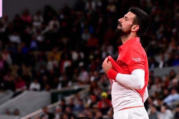 TENNIS : Roland Garros 2025 - Internationaux de France - 27 05 2025 Novak Djokovic ( Serbia ) looks dejected during the 2025 French Open at Roland Garros on May 27, 2025 in Paris, France. ( Photo Dante Badano PSNewz ) - ParisFrance  Copyright: xx