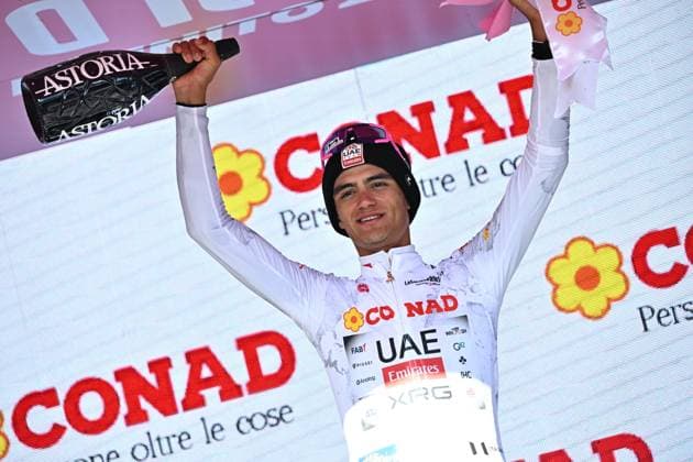 May 27, 2025, San Valentino, ITALY: Mexican rider Isaac Del Toro Romero of Uae Team Emirates Xrg, retaining the best young rider s white jersey poses on the podium after 16th stage of the 108 Giro d Italia 2025, cycling race over 203 km from Piazzola sul Brenta to San Valentino, 27 May 2025. ANSA LUCA ZENNARO. Giro D Italia Cycling Tour - Stage 16  - ZUMAa110 20250527_zaf_a110_029 Copyright: xLucaxZennarox