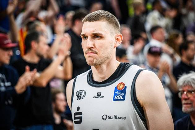 Heidelberg, Germany, 27 05 25 Jonas Richter Niners Chemnitz looks dejected during the Basketball Bundesliga Playoffs Quarterfinals Game 4 match between MLP Academics Heidelberg vs Niners Chemnitz at the SNP Dome on May 27, 2025 in Heidelberg, Germany Photo by Harry Langer DeFodi Images SNP Dome, Germany, 27 05 25 Jonas Richter Niners Chemnitz looks dejected during the Basketball Bundesliga Playoffs Quarterfinals Game 4 match between MLP Academics Heidelberg vs Niners Chemnitz at Heidelberg on May 27, 2025 in SNP Dome, Germany Photo by Harry Langer DeFodi Images Photo by Harry Langer DeFodi Images