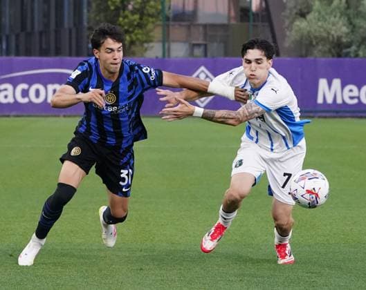 Inter™s Giacomo De Pieri fight for the ball with Sassuolo™s Borna Knezovic during match between Inter and Sassuolo In the final fase of 2024 25 Primavera 1 Championship at the Viola Park Center in Bagno A Ripoli, Florence, center of Italy - Tuesday, May 27, 2025. Sport - Soccer  Copyright: xMarcoxBucco LaPressex