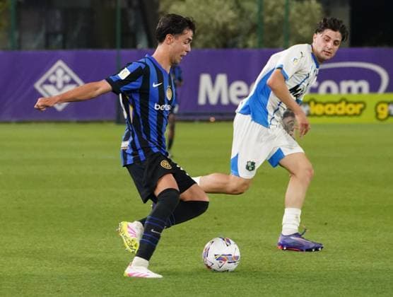 Inter™s Giacomo De Pieri fight for the ball with Sassuolo™s Kevin Leone during match between Inter and Sassuolo In the final fase of 2024 25 Primavera 1 Championship at the Viola Park Center in Bagno A Ripoli, Florence, center of Italy - Tuesday, May 27, 2025. Sport - Soccer  Copyright: xMarcoxBucco LaPressex