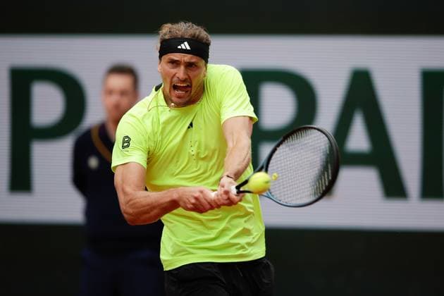 Paris 27 05 2025 xABx Tennis French Open 2025 Roland Garros, Alexander Zverev GER Learner Tien USA v l , Alexander Zverev GER plays a backhand Copyright: HMBxMedia AntonioxBorga