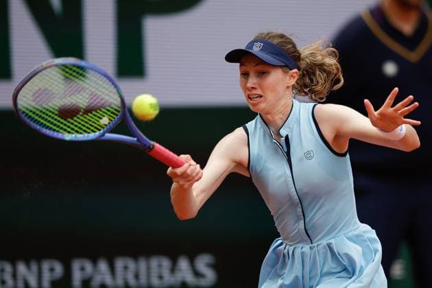 Paris 27 05 2025 xABx Tennis French Open 2025 Roland Garros, Mirra Andreeva Cristina Bucsa SPA v l , Cristina Bucsa SPA plays a forehand Copyright: HMBxMedia AntonioxBorga
