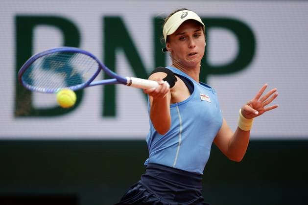 Paris 27 05 2025 xABx Tennis French Open 2025 Roland Garros, Anca Todoni ROU Jessica Pegula USA v l , Anca Todoni ROU plays a forehand Copyright: HMBxMedia AntonioxBorga
