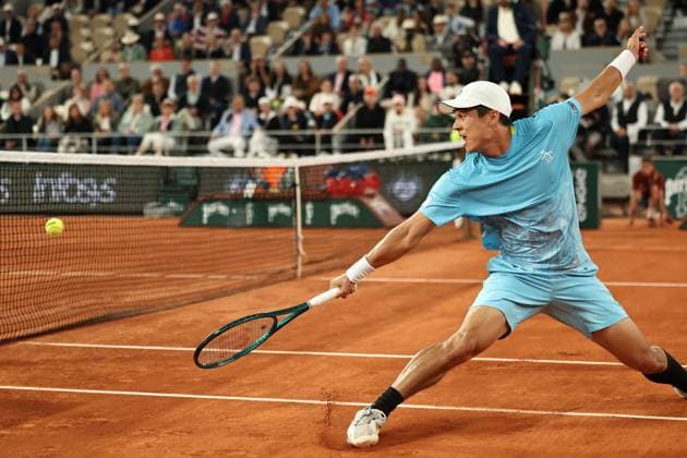 (250528) -- PARIS, May 28, 2025 -- Mackenzie Mcdonald returns a shot during the men s singles first round match between Mackenzie Mcdonald of the United States and Novak Djokovic of Serbia at the French Open tennis tournament at Roland Garros, Paris, France, May 27, 2025. ) (SP)FRANCE-PARIS-TENNIS-FRENCH OPEN-MEN S SINGLES LixJing 