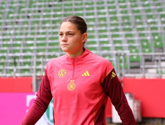 28 05 2025, xgrfx, Football DFB Media Dates, German Womens National Team Training v l Giovanna Hoffmann German Womens National Team DFL DFB REGULATIONS PROHIBIT ANY USE OF PHOTOGRAPHS as IMAGE SEQUENCES and or QUASI VIDEO Bremen
