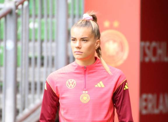 28 05 2025, xgrfx, Football DFB Media Dates, German Womens National Team Training v l Selina Cerci German Womens National Team DFL DFB REGULATIONS PROHIBIT ANY USE OF PHOTOGRAPHS as IMAGE SEQUENCES and or QUASI VIDEO Bremen