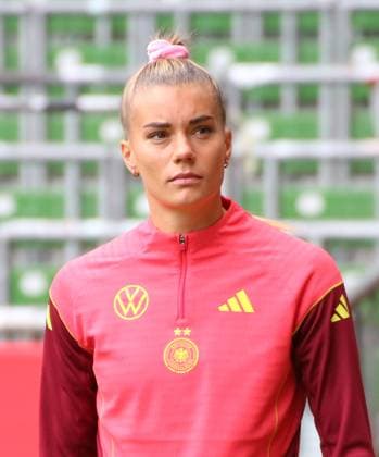 28 05 2025, xgrfx, Football DFB Media Dates, German Womens National Team Training v l Selina Cerci German Womens National Team DFL DFB REGULATIONS PROHIBIT ANY USE OF PHOTOGRAPHS as IMAGE SEQUENCES and or QUASI VIDEO Bremen