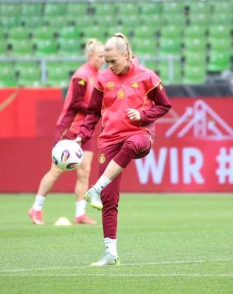 28 05 2025, xgrfx, Football DFB Media Dates, German Womens National Team Training v l Laura Freigang German Womens National Team DFL DFB REGULATIONS PROHIBIT ANY USE OF PHOTOGRAPHS as IMAGE SEQUENCES and or QUASI VIDEO Bremen