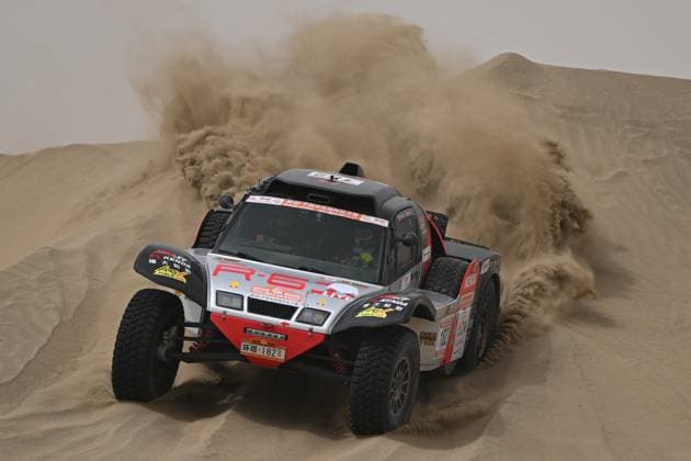 Sport Themen der Woche KW22 Bilder des Jahres 2025, Sport 05 Mai Sport Bilder des Tages (250528) -- KASHGAR, May 28, 2025 -- Driver Li Dazhi and co-driver Yang Tao of China compete during Stage 7 of the 2025 Taklimakan Rally in Kashgar, northwest China s Xinjiang Uygur Autonomous Region, May 28, 2025. ) (SP)CHINA-XINJIANG-KASHGAR-TAKLIMAKAN RALLY-STAGE 7 (CN) XinxYuewei 