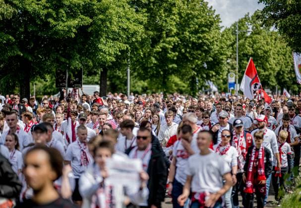 Leipzig fans march through the city center Football 1 Bundesliga, Matchday 34 RB Leipzig VfB Stuttgart 2 3 17 May 2025 Leipzig, Red Bull Arena RB Leipzig VfB Stuttgart 2 3