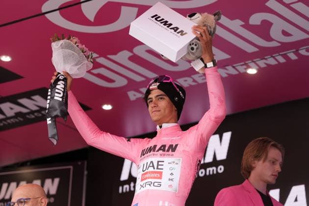 Del Toro Romero Isaac of Uae Team Emirates Xrg pink jersey on the podium during the stage 17 of the Giro d™Italia from San Michele all Adige (Edmund Mach Foundation) to Bormio, Italy - Wednesday, May 28, 2025. - cycling.  Copyright: xMassimoxPaolone LaPressex