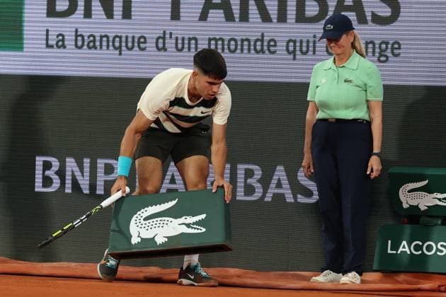 Sport Bilder des Tages May 28, 2025, Paris, Celestynow, France: CARLOS ALCARAZ of Spain during the match against Fabian Marozsan of Hungary in the second round of the French Open 2025 at Roland Garros in Paris. Paris France - ZUMAc278 20250528_zsp_c278_025 Copyright: xMarcinxCholewinskix