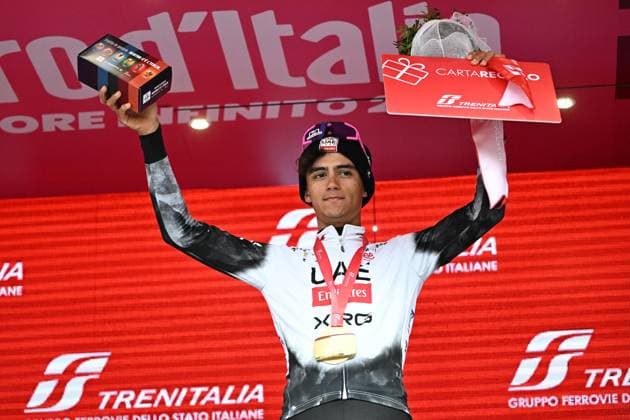 May 28, 2025, Bormio, ITALY: Mexican rider Isaac Del Toro Romero of Uae Team Emirates Xrg, poses on the podium after winning the 17th stage of the 108 Giro d Italia 2025, cycling race over 155 km from San Michele all Adige to Bormio, 28 May 2025. ANSA LUCA ZENNARO. Giro D Italia Cycling Tour - Stage 17  - ZUMAa110 20250528_zaf_a110_033 Copyright: xLucaxZennarox