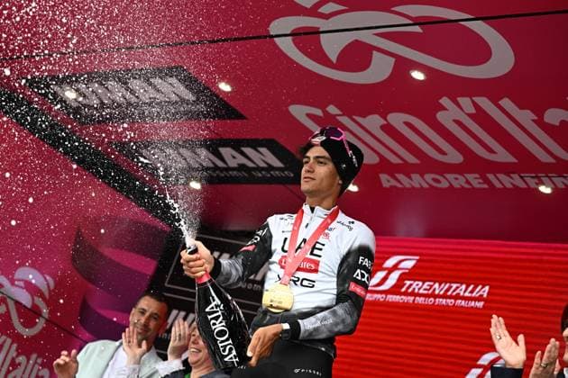 May 28, 2025, Bormio, ITALY: Mexican rider Isaac Del Toro Romero of Uae Team Emirates Xrg, poses on the podium after winning the 17th stage of the 108 Giro d Italia 2025, cycling race over 155 km from San Michele all Adige to Bormio, 28 May 2025. ANSA LUCA ZENNARO. Giro D Italia Cycling Tour - Stage 17  - ZUMAa110 20250528_zaf_a110_035 Copyright: xLucaxZennarox