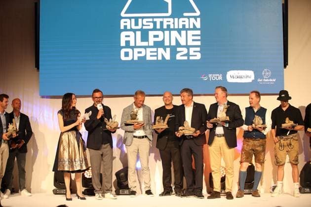 GOLF - Austrian Alpine Open HENNDORF,AUSTRIA,28.MAY.25 - GOLF - DP World Tour, Austrian Alpine Open Night, Golfclub Gut Altentann. Image shows the winners.  GEPAxpictures xMathiasxMandl