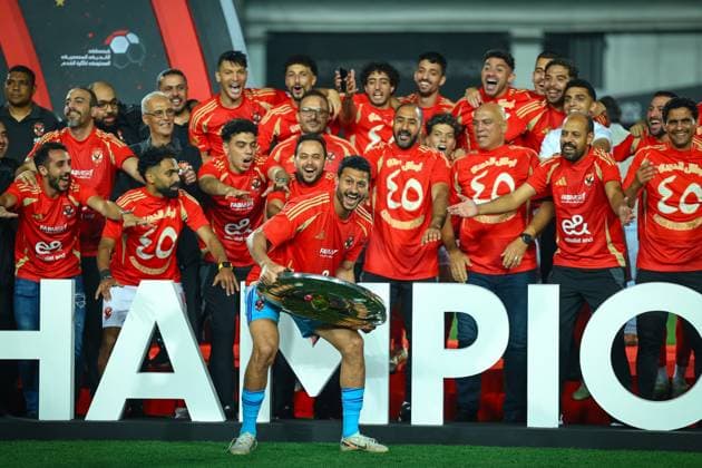 Bilder des Jahres 2025, Sport 05 Mai Sport Bilder des Tages Al Ahly FC vs Pharco FC Egyptian Premier League 24-25 Al-Ahly players celebrate after winning the Egyptian Premier League after the match between Al Ahly FC vs Pharco FC in the Last round of the final stage of the Egyptian Premier League (Nile League) at Cairo Stadium on May 28, 2025. Cairo Cairo Egypt Copyright: xMohamedxTageldinx